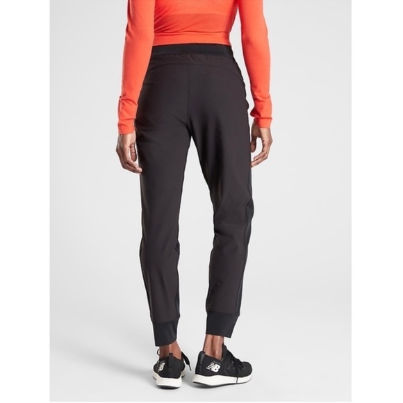 Athleta Headlands Hybrid Trek Jogger Black 8 - Picture 3 of 10